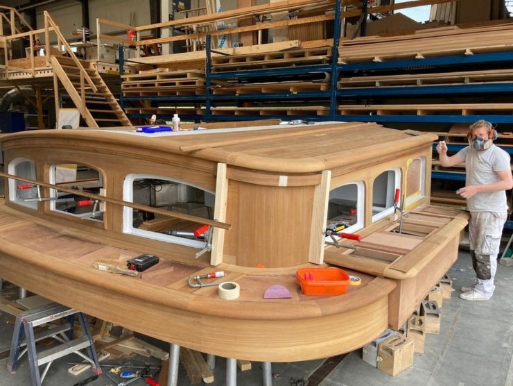 Athos-fwd-deckhouse-photo-by-Wynne-Projects