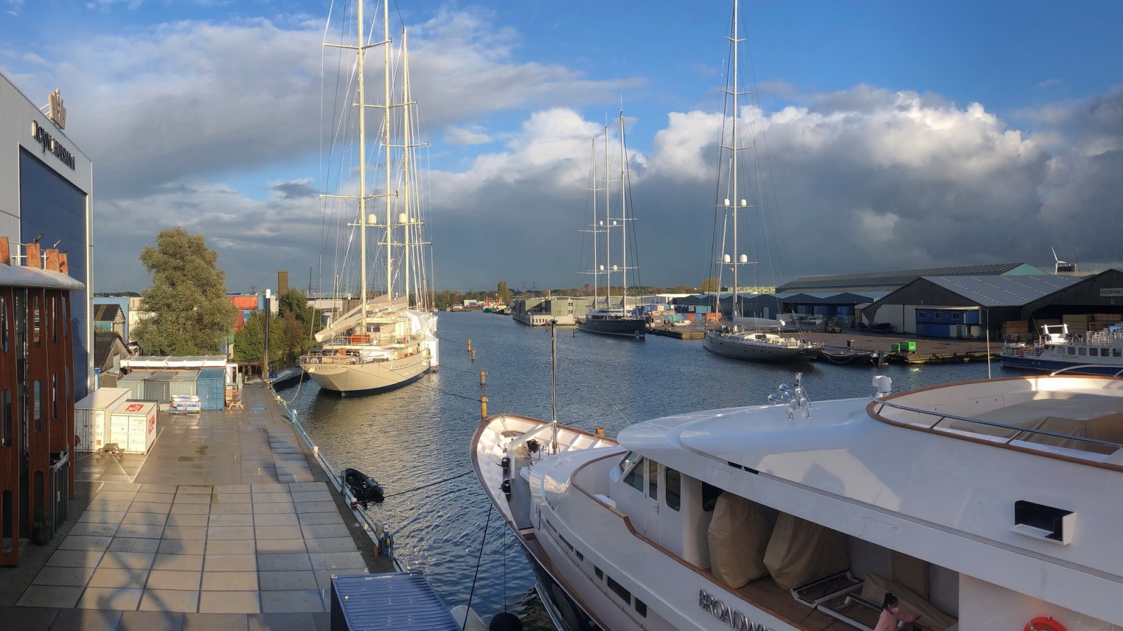 Athena Sea Eagle II Pink Gin Broadwater